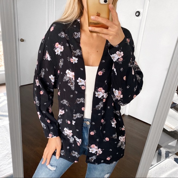 π€ H&M DIVIDED BOHO BLACK FLORAL MULTI LOOSE FIT JACKET - Picture 2 of 8